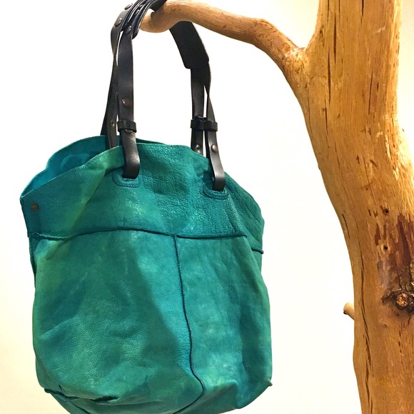 Holding Horses bright teal leather handbag - Picture 2 of 7